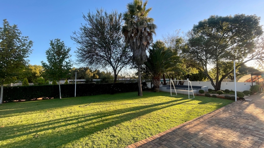 To Let 6 Bedroom Property for Rent in Wilkoppies North West